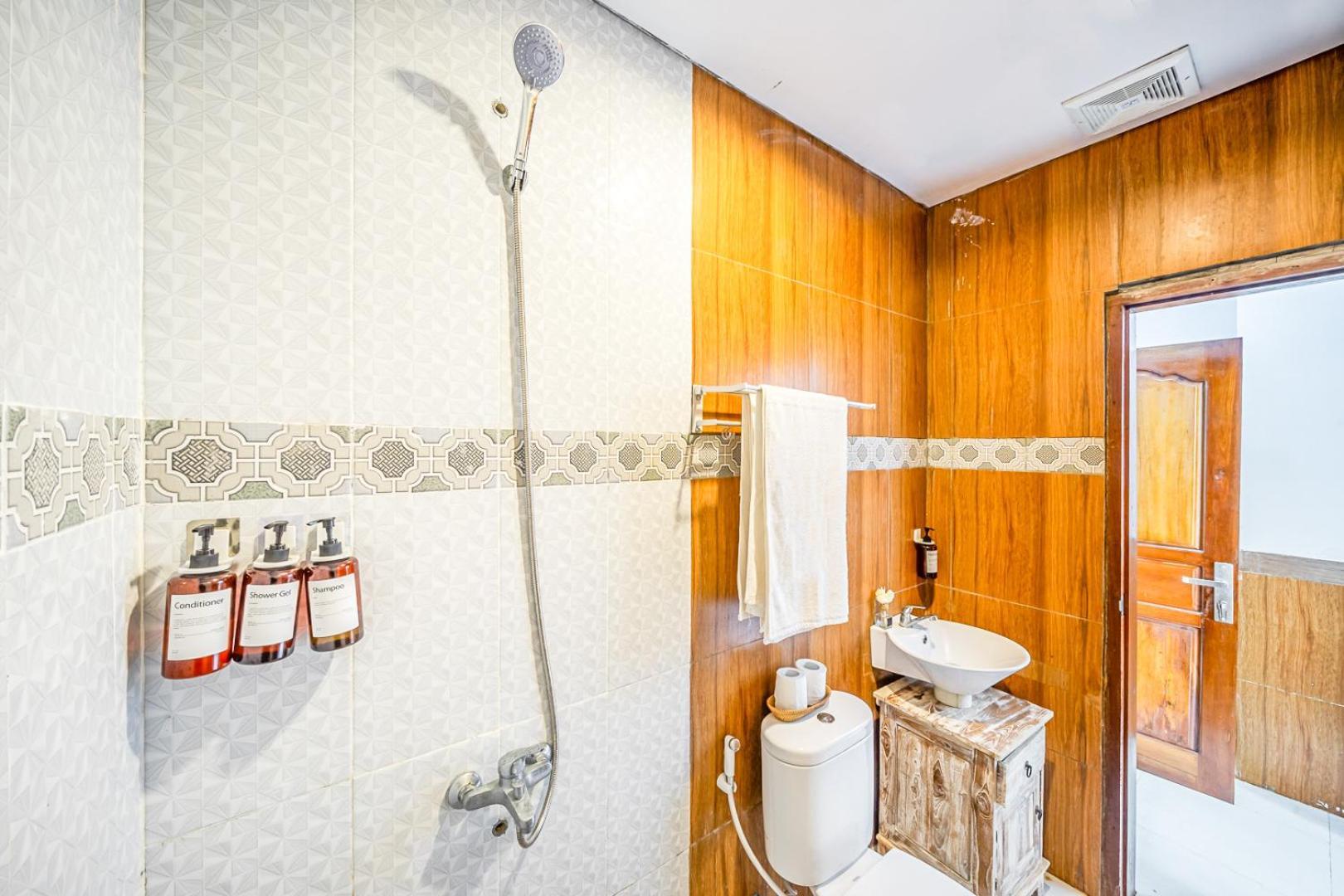 Pantai Guesthouse Canggu Dış mekan fotoğraf